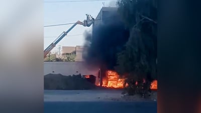 لقطات ملفتة لإنقاذ مواطنين بالرافعة من سطح مول يحترق في تلعفر