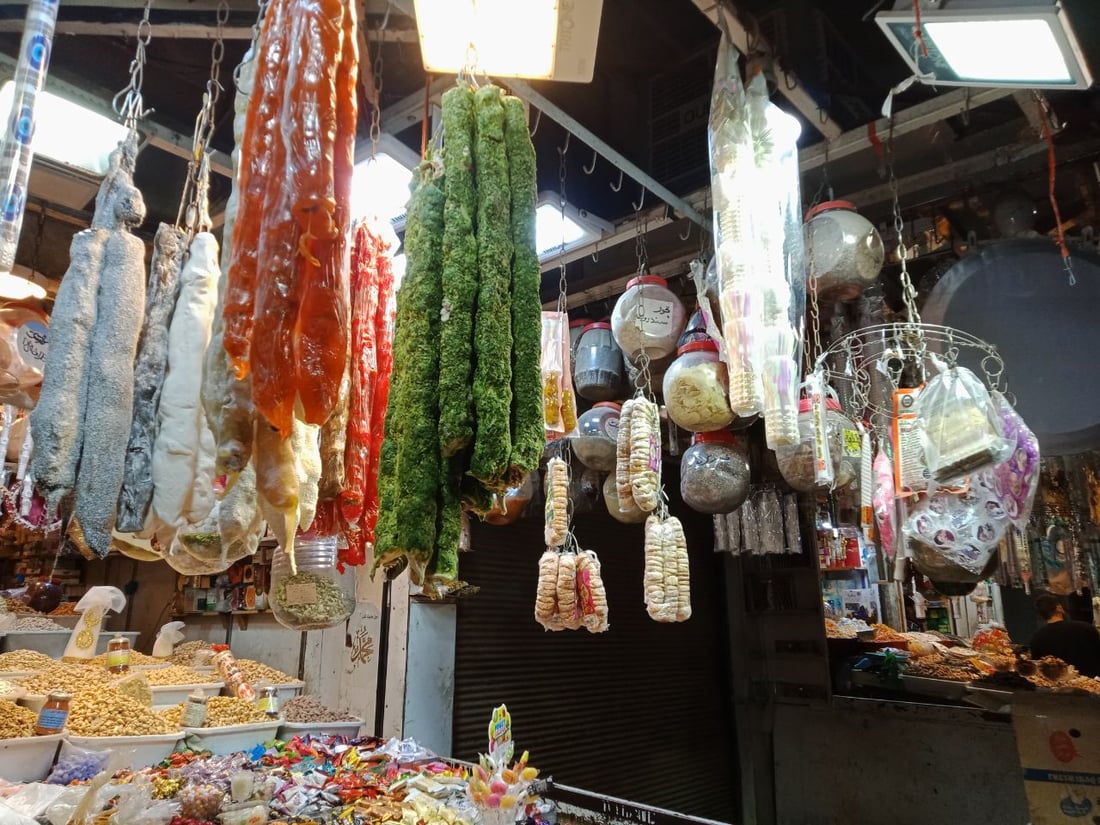 صور من الشورجة وسط بغداد: بهارات “البرياني” الأكثر طلباً قبيل رمضان