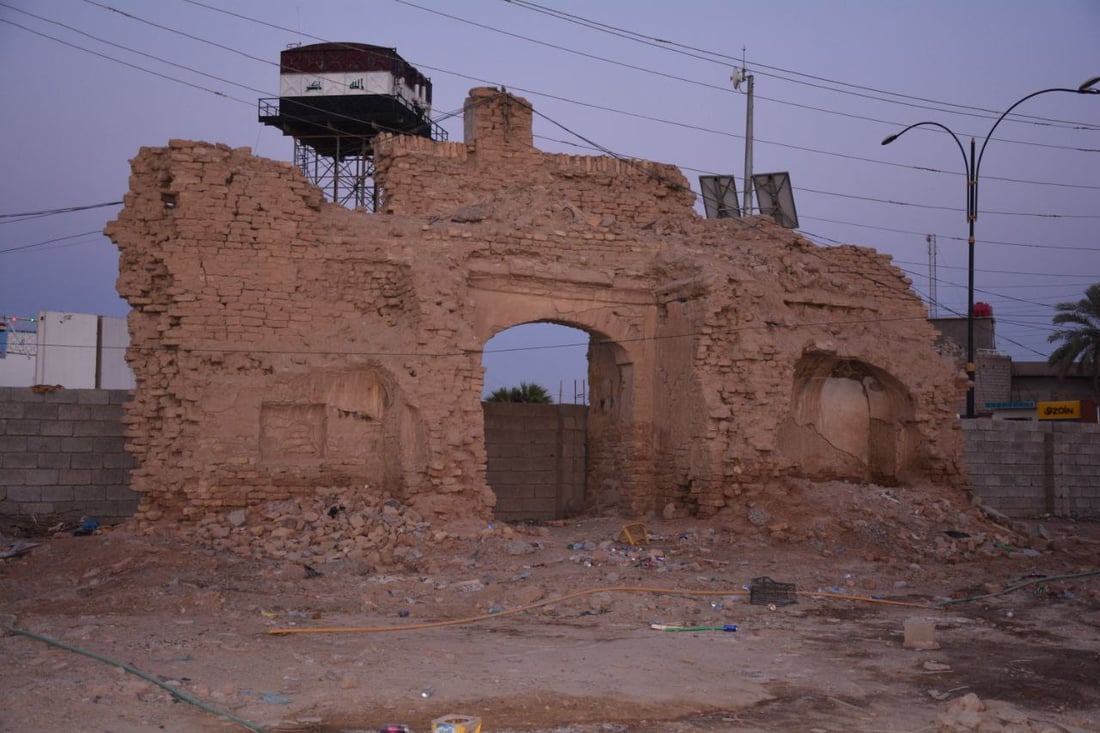 تحول إلى كراج سيارات.. باحث يطالب الحكومة بإعمار خان الضلوعية العثماني (صور)