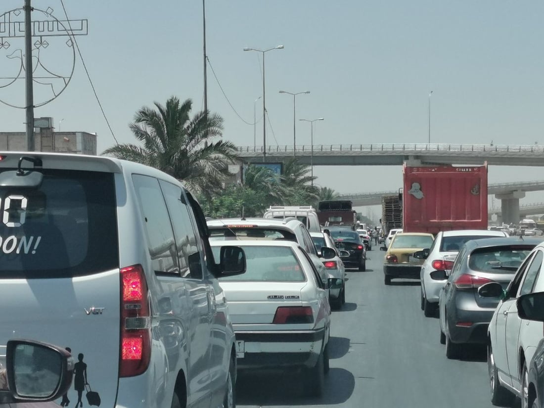 صور من النجف: ازدحام خانق في شارع المطار مع قرب افتتاح مجسرات الزهراء