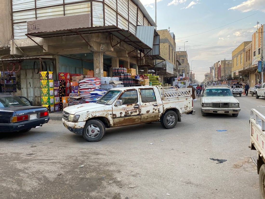 الناصرية: بضائع الجملة تحتل أرصفة شارع 20.. والأهالي: لا مكان للمشاة (صور)