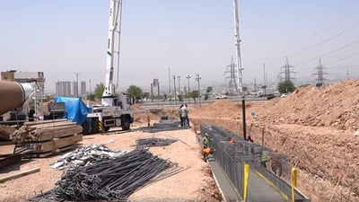 کارکردن لە دروستکردنی شەقامی تەنیشت پارکی بۆنەکان لە سلێمانی بەردەوامە 