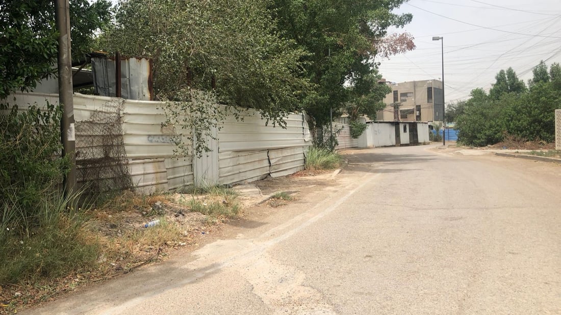 شقق مجمع السلام “حي صدام سابقاً” غير راضية عن خدمات النظافة: المتعهد غير ملتزم