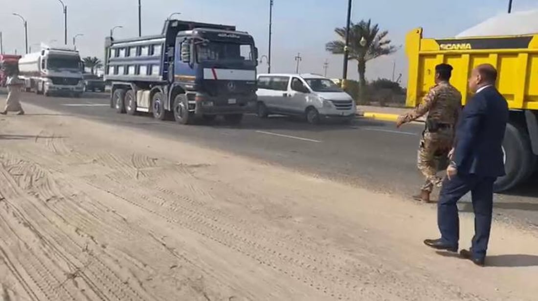 قائمقام يقود حملة على “تريلات ميناء الفاو”: ممنوع مروركم من الزبير (صور)
