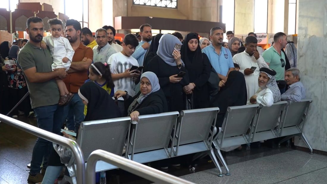 لا مشكلة في منافذ بيع الدولار.. الرحلة الرابعة للحجاج عبر مطار البصرة (صور)