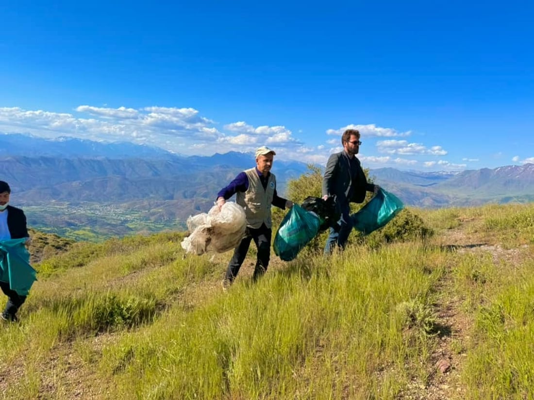 ژینگه‌دۆستان چیای گۆشینەى برادۆستیان پاككرده‌وه‌
