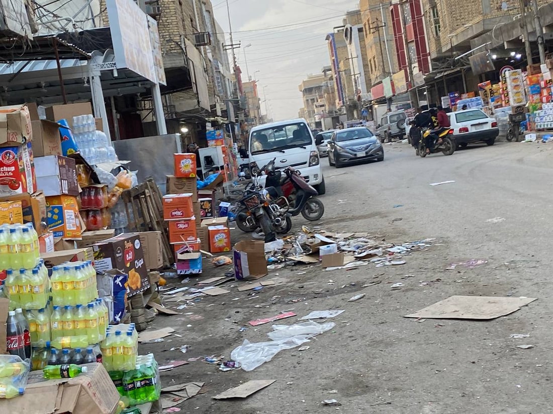 الناصرية: بضائع الجملة تحتل أرصفة شارع 20.. والأهالي: لا مكان للمشاة (صور)