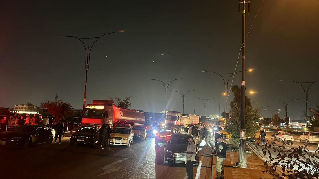 تظاهرة ليلية تغلق طريقاً حيوياً في كركوك احتجاجاً على إزالة البسطات