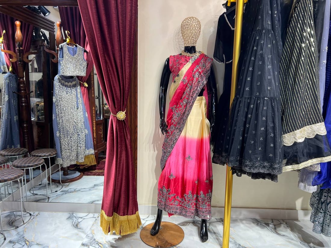 Two sisters open Dulhan Boutique in Kut, bringing Pakistani and Indian fashion to locals