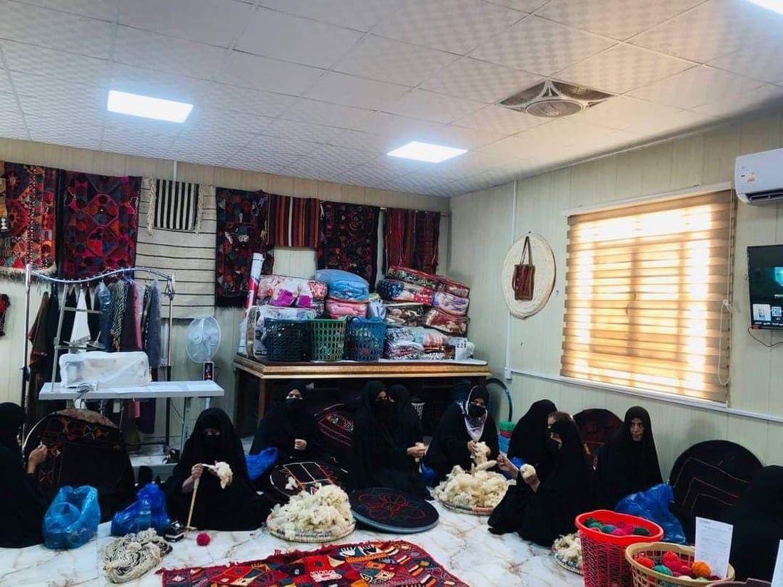 المثنى: 30 فتاة من “الخضر” تعلمن حياكة السجاد بمساعدة أميركية (صور)
