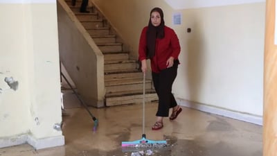 کۆبانێ قوتابخانەکانی پاک دەکاتەوە و خۆی بۆ ساڵی نوێی خوێندن ئامادە دەکات