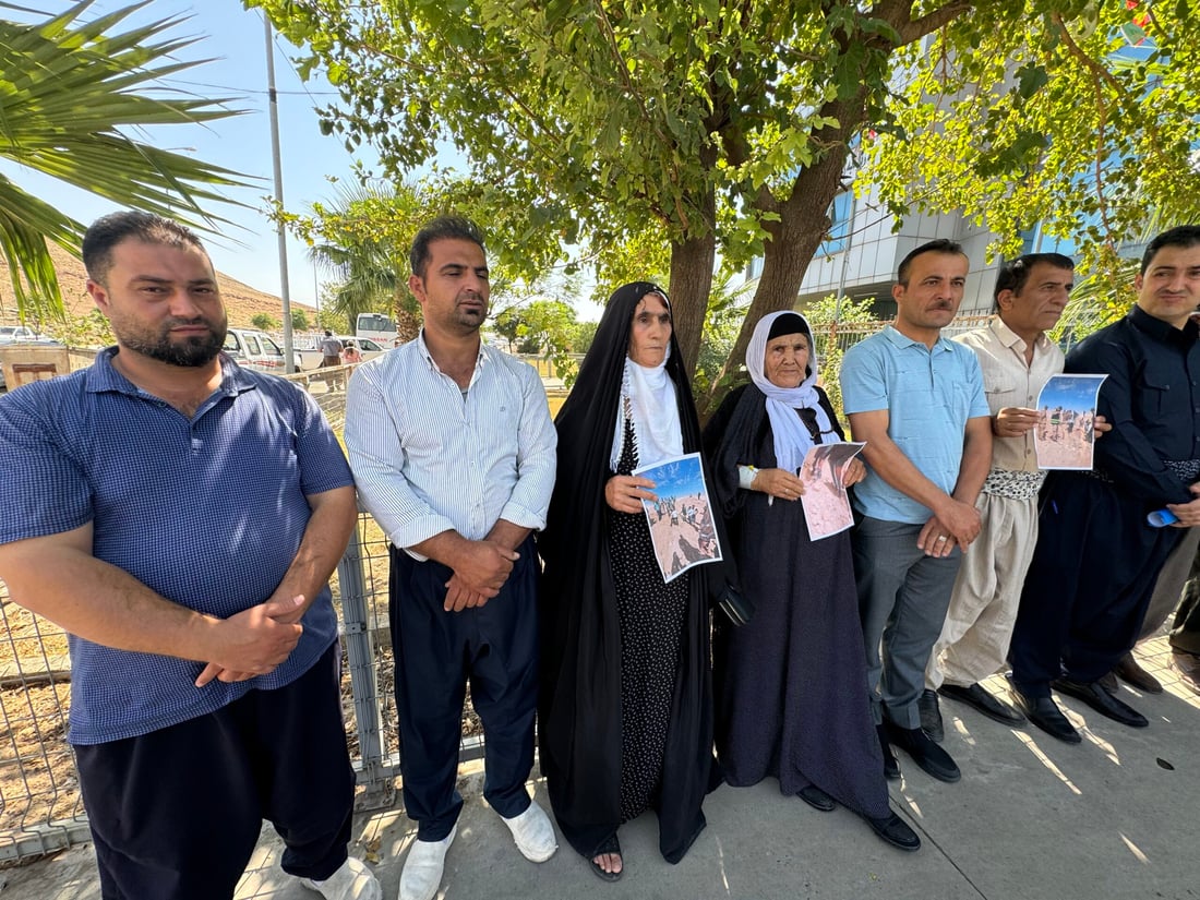 “رێز لە گۆڕى ئەنفالکراوانمان بگرن و بە شۆفڵ و حەفارە هەڵیان مەدەنەوە”