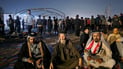 صور الآن من حزام مدينة الصدر.. نصب خيم الاعتصام ووصول الوجهاء للمشاركة