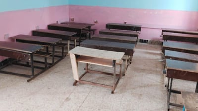 محاضرون بلا أجور يتكفلون بإعادة ترميم مدرسة طوعياً في الوركاء