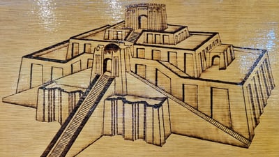 “ممتاز” يرسم تاريخ العراق بـ “الفن الصعب”.. لا مجال للخطأ مع الكاوية والخشب