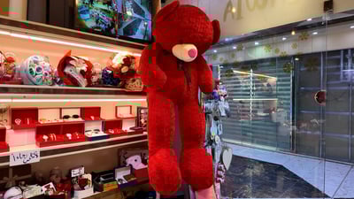 فالنتاين النجف “سمكرة وتصليح”.. الهدايا جلسات عناية بالبشرة والأسنان