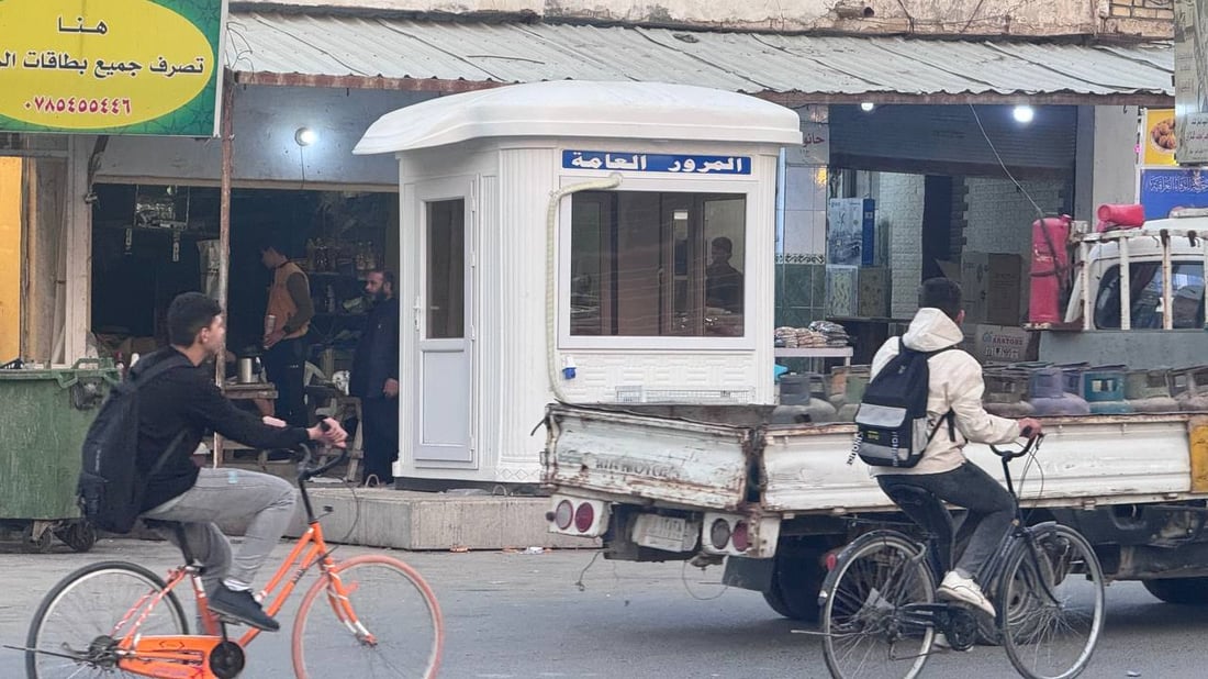 مكيفة وآمنة وتحت المراقبة دائماً.. “غرف ذكية” لشرطة المرور في النجف (صور)