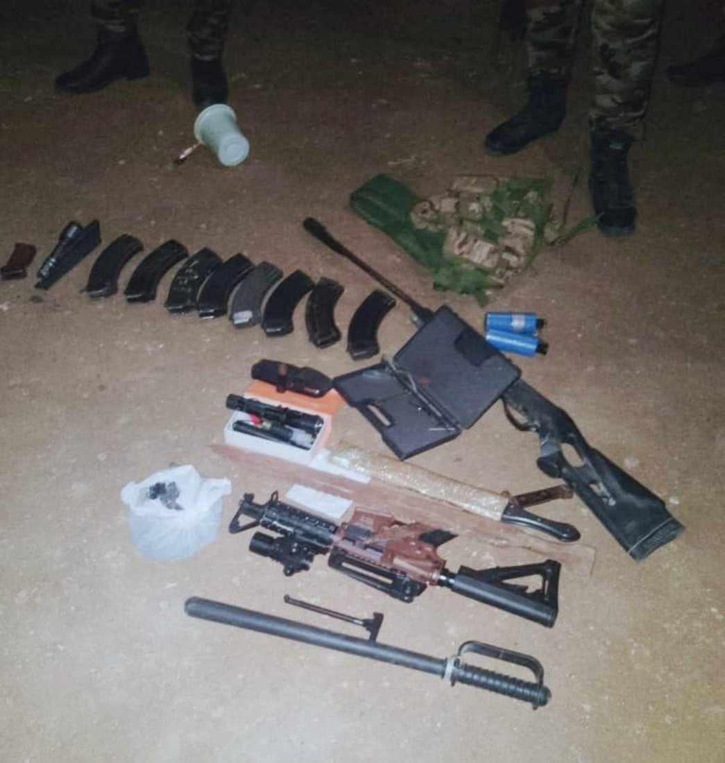 صور: الشرطة تداهم منازل مطلوبين في طويريج وتضبط أسلحة مختلفة