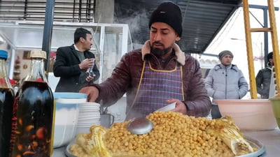 صور: الأمطار أغلقت سوق الديوانية الكبير.. الباعة قضوا يومهم حول عربات “اللبلبي”