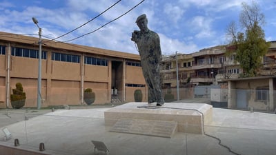 دانانی پەیکەرێکی سەدام حسێن لە ئەمنەسوورەکەی سلێمانی ناڕەزایەتی دروستکردووە