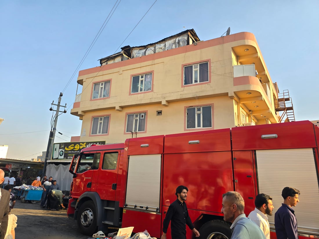 سلێمانى؛ ئاگر لە سەربانی هۆتێلێکى دارەسووتاوەکە کەوتەوە