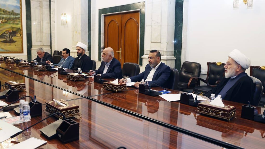 أول صور من أصعب اجتماعات الإطار.. الحكيم المؤسس غاب فعلاً بسبب المالكي