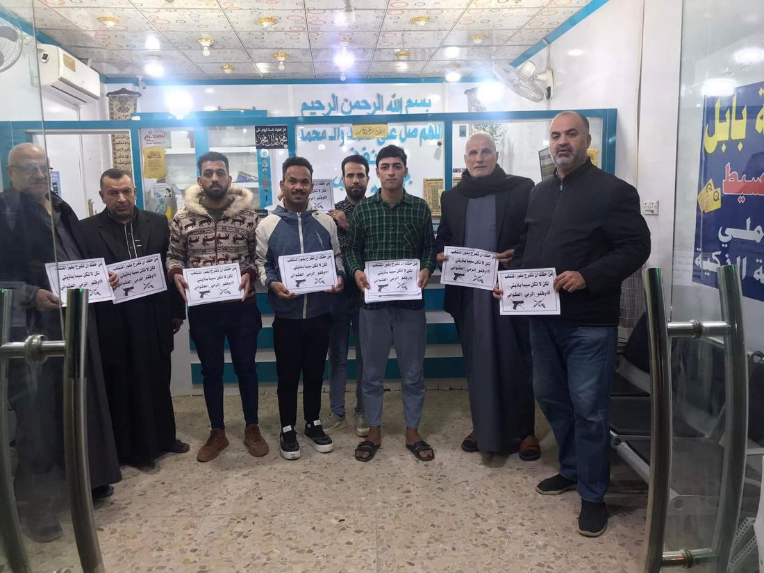 صور: شباب الحلّة ينتشرون في الأسواق للتحذير من إطلاق النار احتفالاً بالفوز