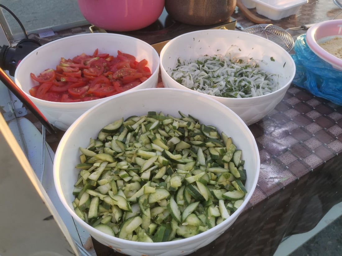 أطباق شعبية بنكهة “المطاعم الكبرى” في سوق الدبس.. برياني وسلطة بـ 1000 دينار