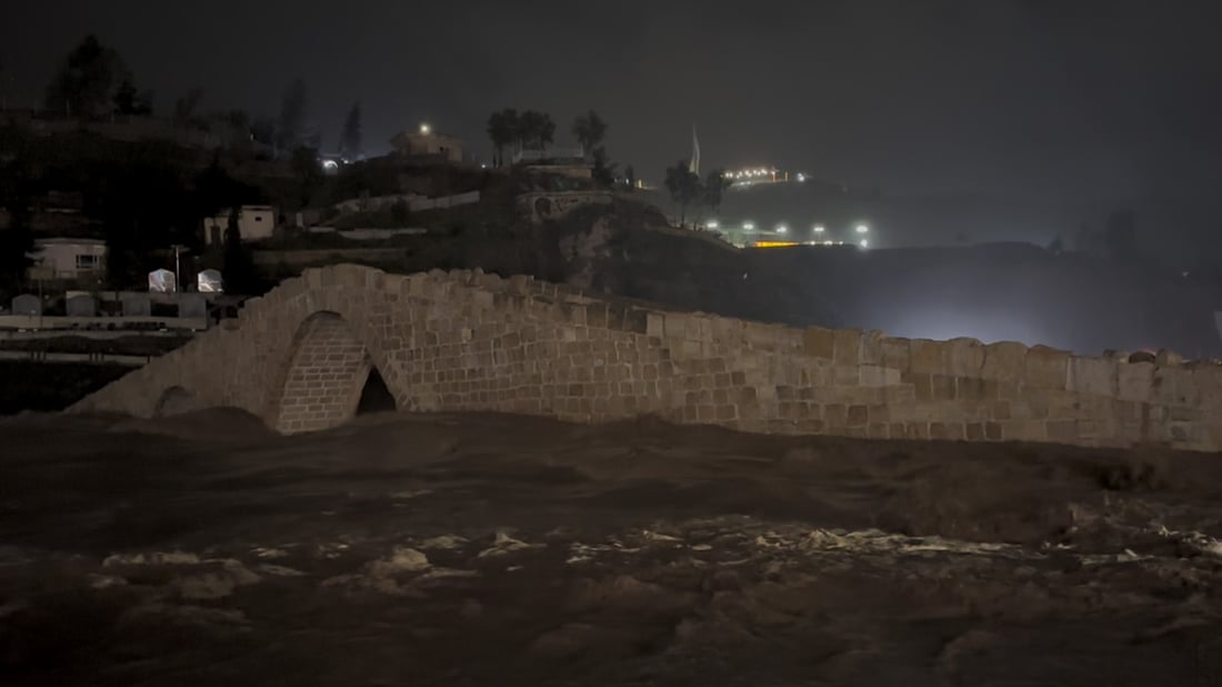 پردى دەلال لە زاخۆ بۆ نەڕووخا؟