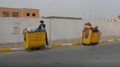 حملة “لاري” ترفع قمامة المدارس في الناصرية وتنتظر الصيانة من البلدية 