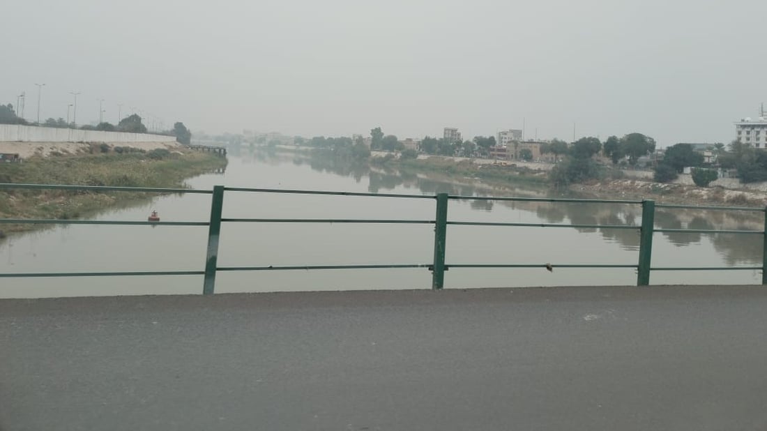 أزمة المعلق انتهت.. صور من الطريق الحديدي بين المنطقة الخضراء وأبو نؤاس