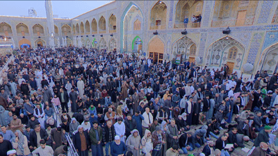 حشود على مد النظر في العتبة العلوية لأداء صلاة العيد (صور)
