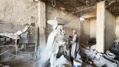 فيديو: مجرشة حجي مسلم مازالت تدور بمخزون شلب المشخاب منذ أيام آل سكر