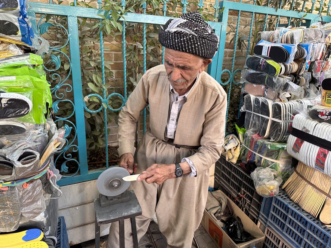 چەقۆ فرۆشتن بژێوی مام مەجیدی 79 ساڵ دابیندەكات