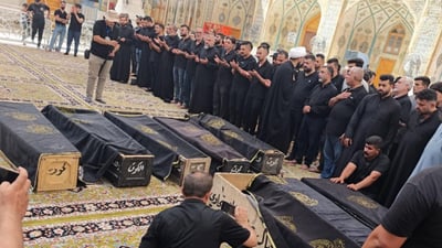 صور: وصول جثامين ضحايا حريق الكوت إلى مرقد الإمام علي في النجف