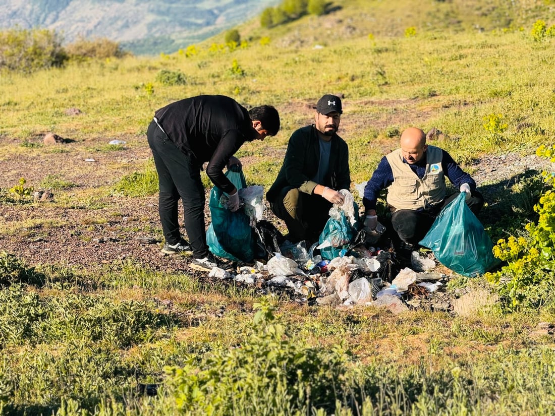 ژینگه‌دۆستان چیای گۆشینەى برادۆستیان پاككرده‌وه‌