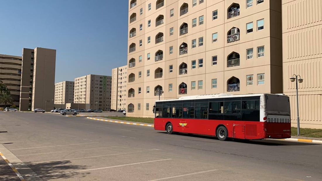 بسماية: الباص الأحمر يعود إلى المدينة بعد غياب دام عاماً.. بانتظار وصول أول دفعة حافلات