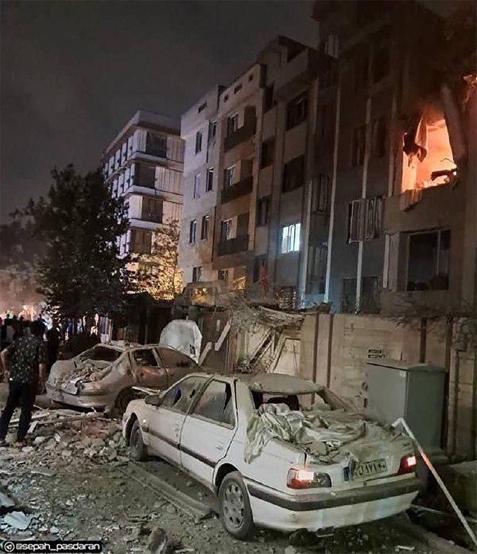 صور إيران ذاك الصباح.. طهران الجميلة بعوائل وأطفال تحت الصدمة