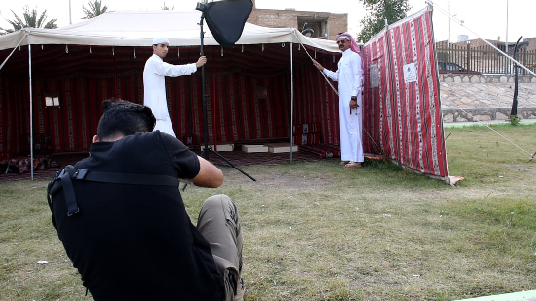 صور: خيام الكورنيش وقطارات وبيوت عتيقة تجذب محبي جلسات التصوير في حديثة