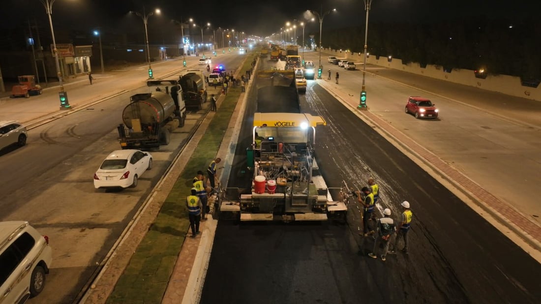 صور من كربلاء.. العمل يتقدم بسرعة في شارع مجمع الدرة