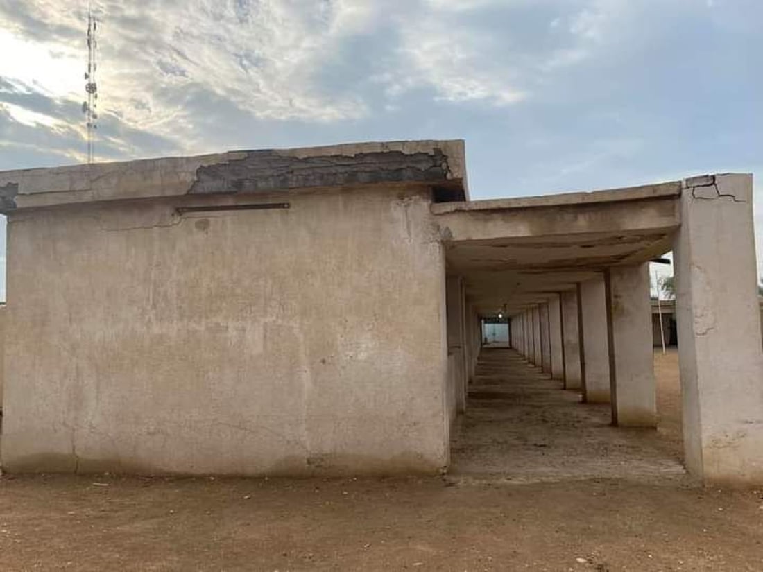 جبلة: ابتدائية العطاء آيلة للسقوط والصيانة تنتظر “الأمن الغذائي” (صور)