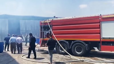 خۆبه‌خشه‌كان یارمه‌تى تیمه‌كان دەدەن بۆ كۆنتڕۆڵكردنى ئاگرى کۆگاکە