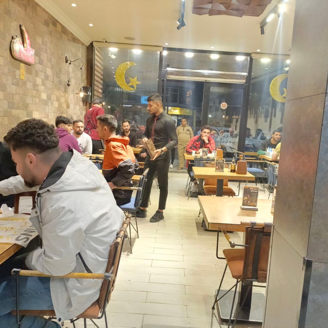صور: “سنونو” كركوك مفتوح في رمضان لأول مرة.. يقدم طبقه الشهير على السحور