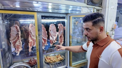 الخنازير دمرت سمعة النجف.. الثقة انعدمت وأصحاب المطاعم يعرضون الأدلة أمام الزبائن