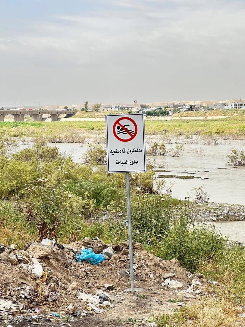 تابلۆ و هێمای ئاگادارکردنەوە و خۆپاراستن لەسەر زێی گەورە لە خەبات جێگیرکران