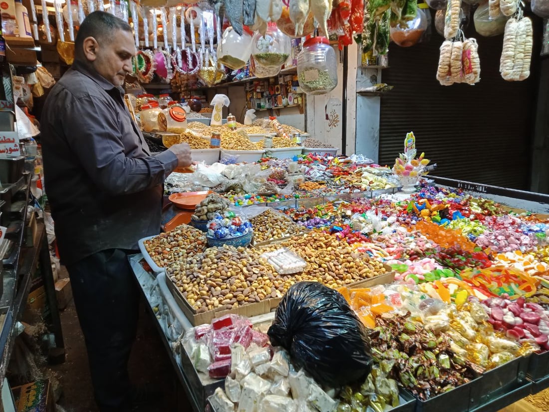 صور من الشورجة وسط بغداد: بهارات “البرياني” الأكثر طلباً قبيل رمضان
