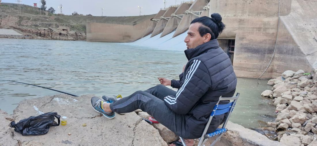 صور من أجواء العطلة عند سد الدبس.. انصب الصنارة وانتظر غداءك من خيرات الزاب