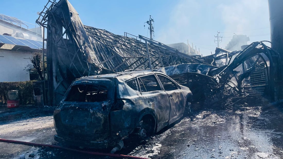 الإطفاء تخمد حريق أربيل الضخم.. شاهد لحظة الانفجار والسيارات المتفحمة