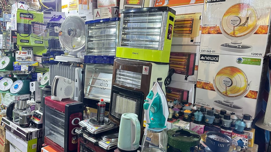 صور من سوق “الصوبات” في الكوت.. لا شيء يتفوق على “البالة اليابانية”