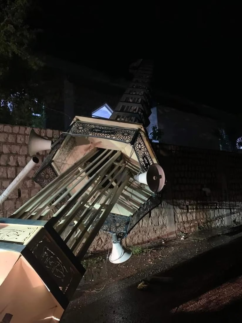 صور: زاخو لا تملك المال لإصلاح مئذنة المسجد.. دمرتها عاصفة وسيصلحها فاعل خير